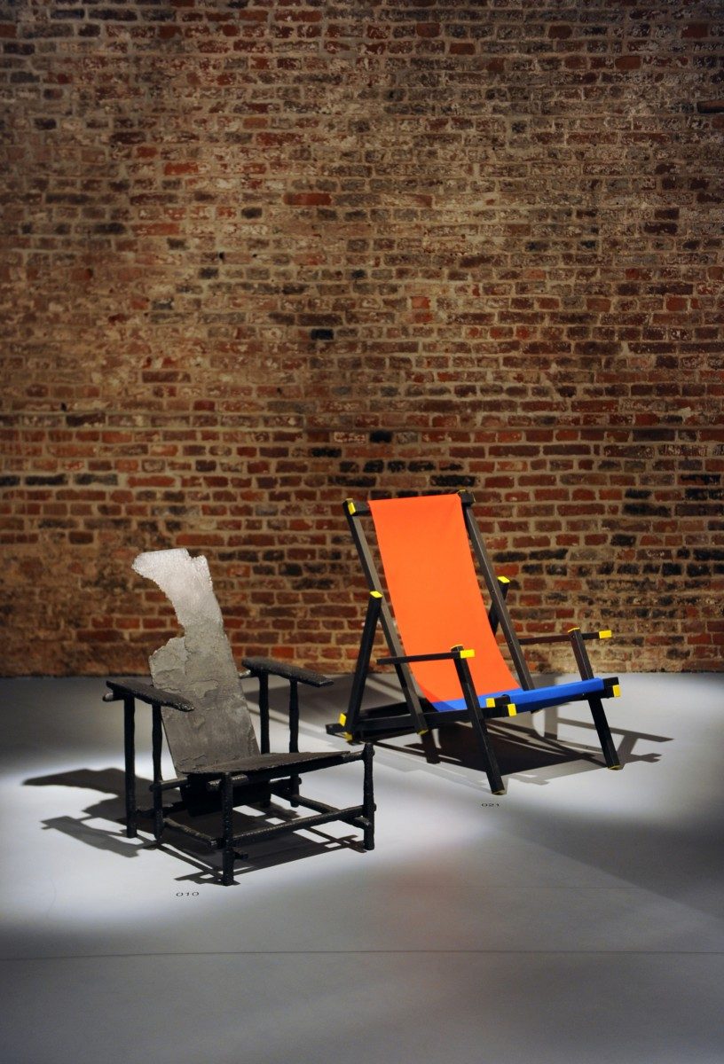Rietveld's stoel 'zwartgemaakt' door Maarten Baas