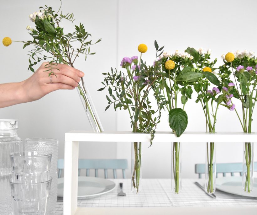 DIY: Een fleurig tafelsierstuk