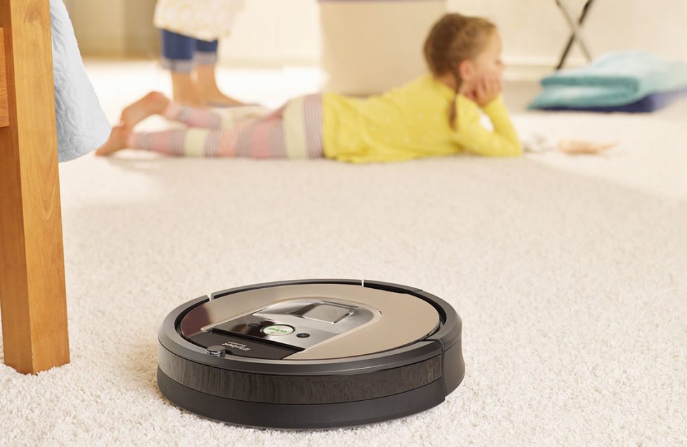 De Roomba 966  of de poetshulp loopt op wieltjes