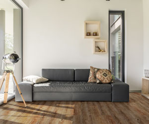 Win een Santana Resistenza klikvloer met houtprint of steenlook