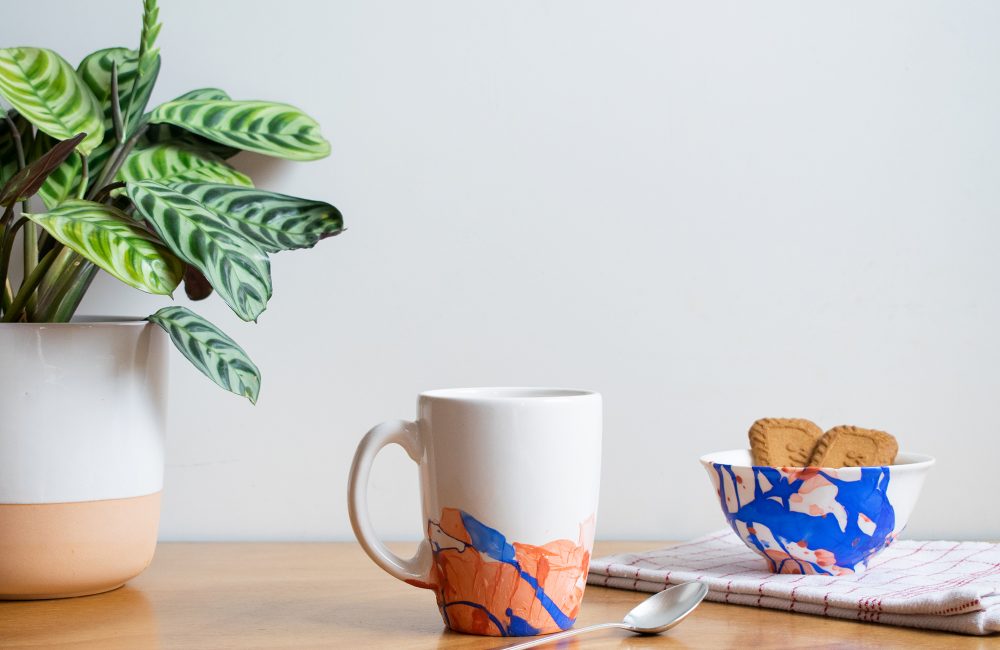 DIY: verfraai je oud servies met wat artistieke patronen