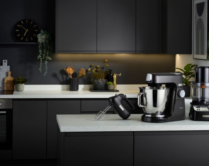 Maak kans op een Limited  Edition Titanium Chef Baker XL keukenrobot van Kenwood twv 699,99 euro.