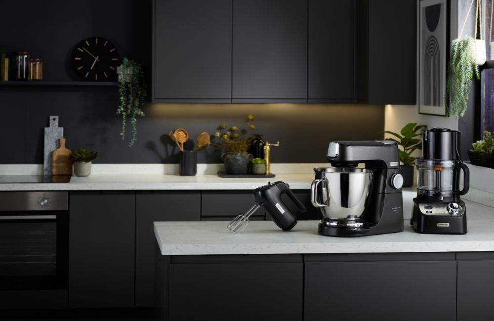 Maak kans op een Limited  Edition Titanium Chef Baker XL keukenrobot van Kenwood twv 699,99 euro.