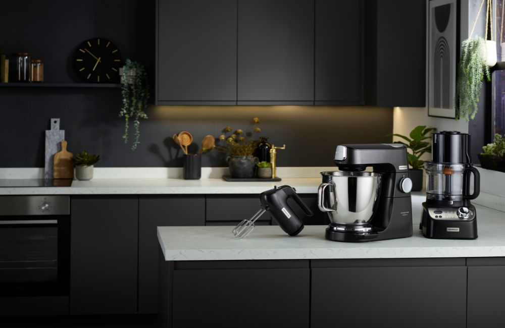 Maak kans op een Limited Edition Titanium Chef Baker XL keukenrobot van Kenwood twv 699,99 euro.