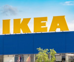 KRÖNIKÖR: IKEA lanceert een innovatief rek voor kleine ruimtes, ontworpen door een beroemde designer