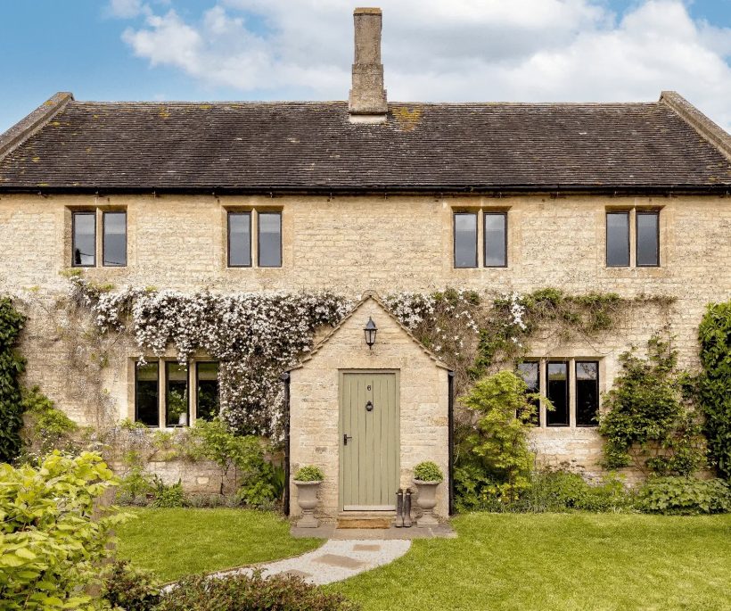 Binnenkijker: een idyllisch vakantiehuis van August in de Engelse Cotswolds