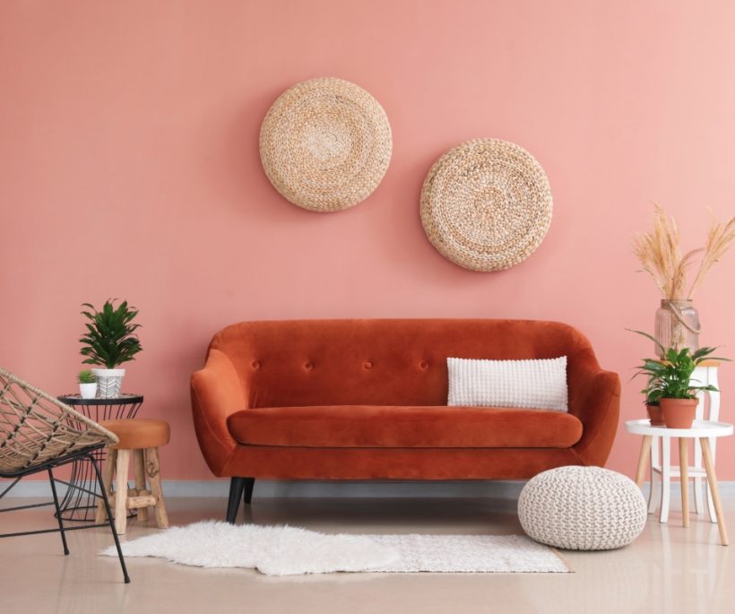 Geen beige en grijs meer: dit zijn de absolute must-have kleuren voor een bank in 2025