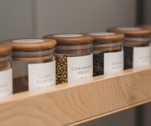Hij kost niets en ruimt eindelijk uw kruiden perfect op in uw keuken