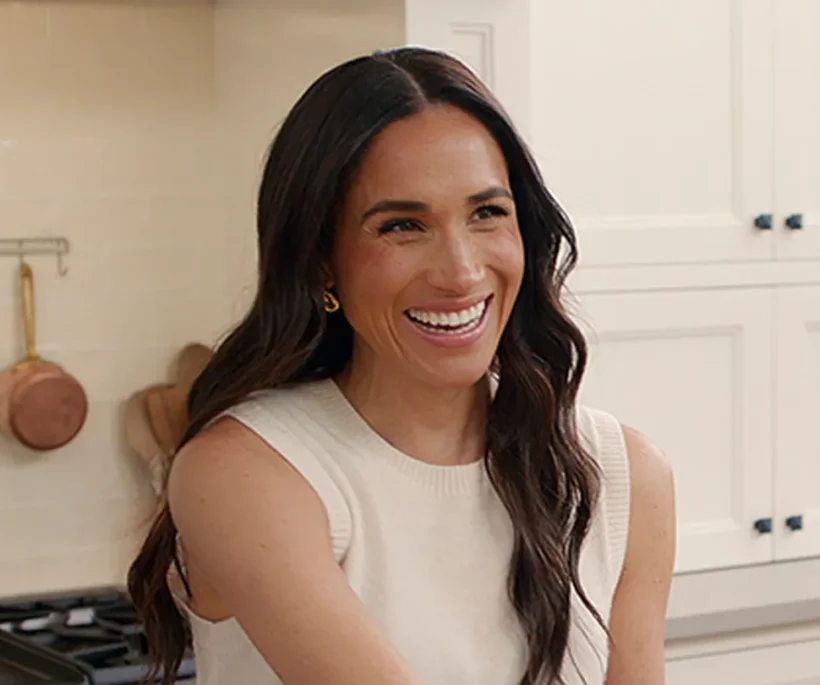 Meghan Markle deelt haar feilloze techniek voor perfecte huisdecoratie tijdens een avondje