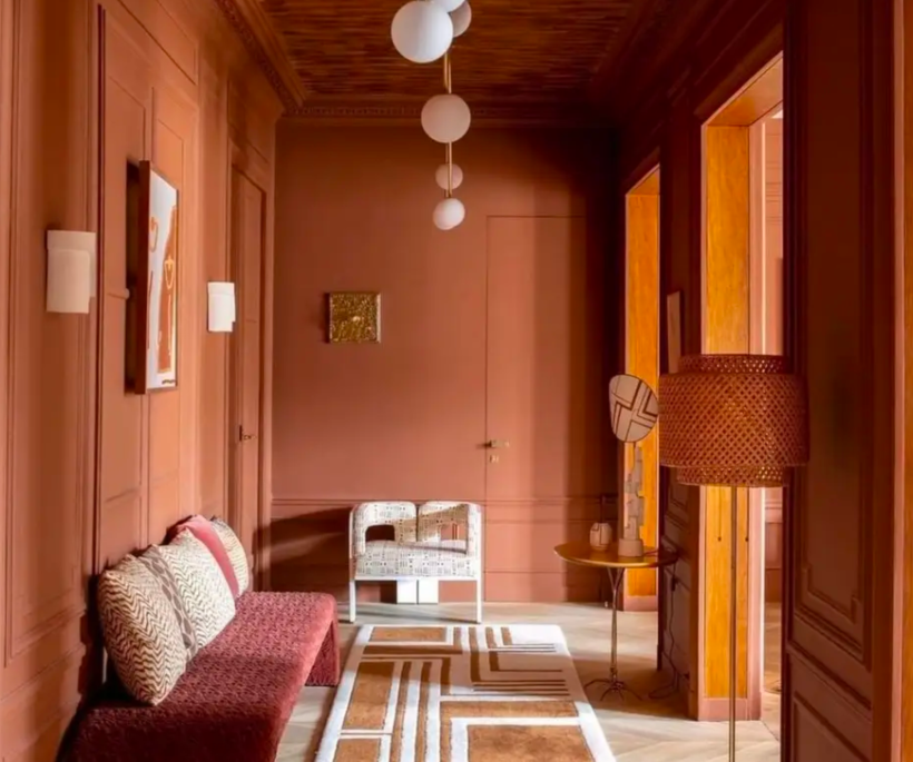 Trend: color drenching verovert interieurs in 2025