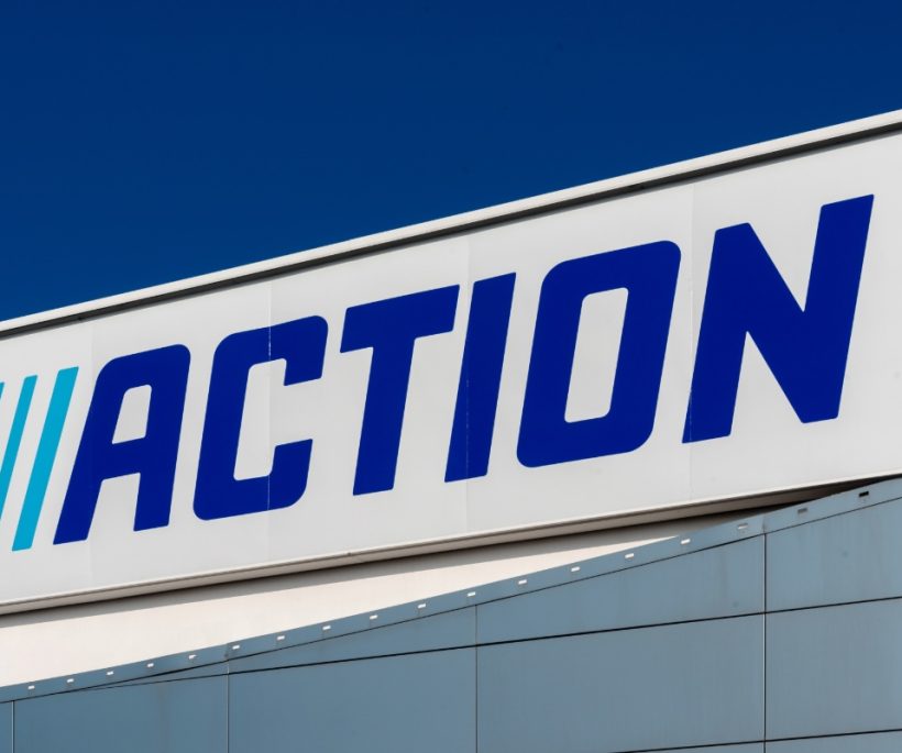 Deze Action boekenplank van 13 € lijkt op een designerstuk