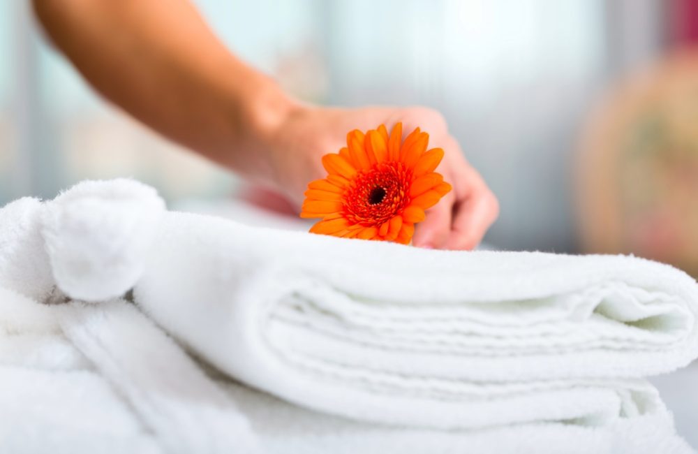 Eenvoudige en effectieve ideeën om uw gasten te ontvangen alsof ze in een hotel zijn