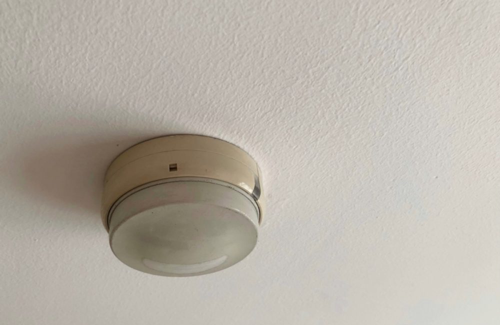 Waarom generatie Z en ontwerpers wegtrekken van plafondlampen (en wat ze in plaats daarvan verkiezen)