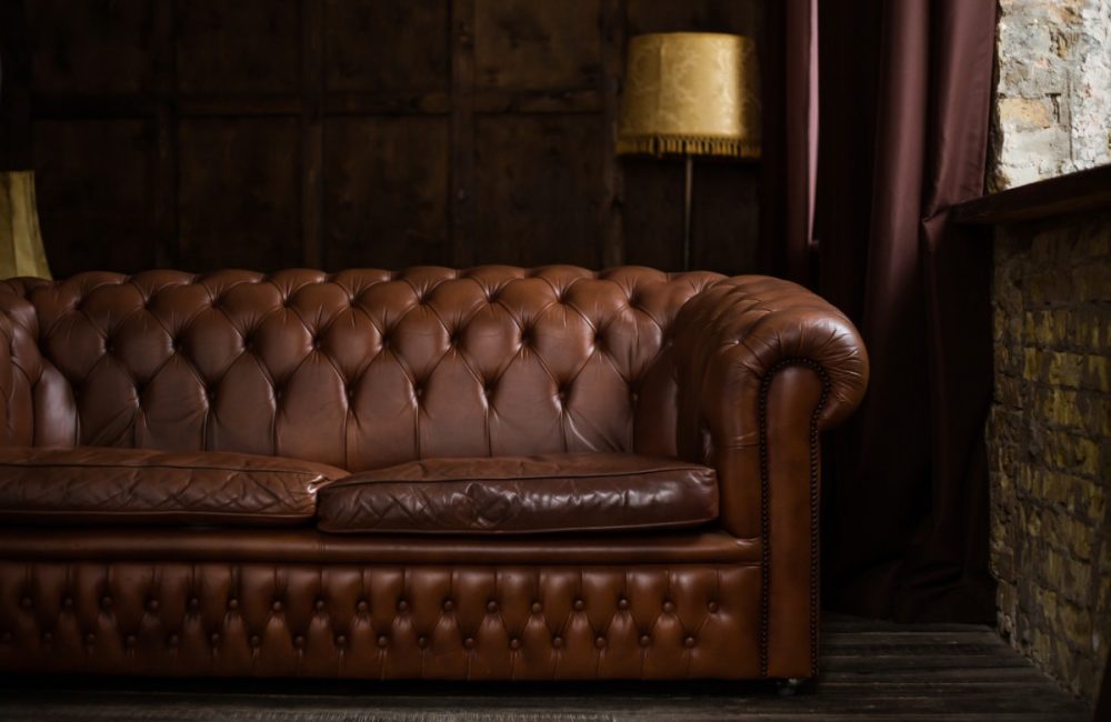 Zin in een Friends-stijl bank? Hier vind je een iconische Chesterfield