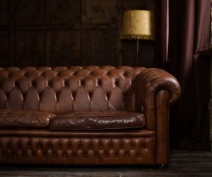 Zin in een Friends-stijl bank? Hier vind je een iconische Chesterfield