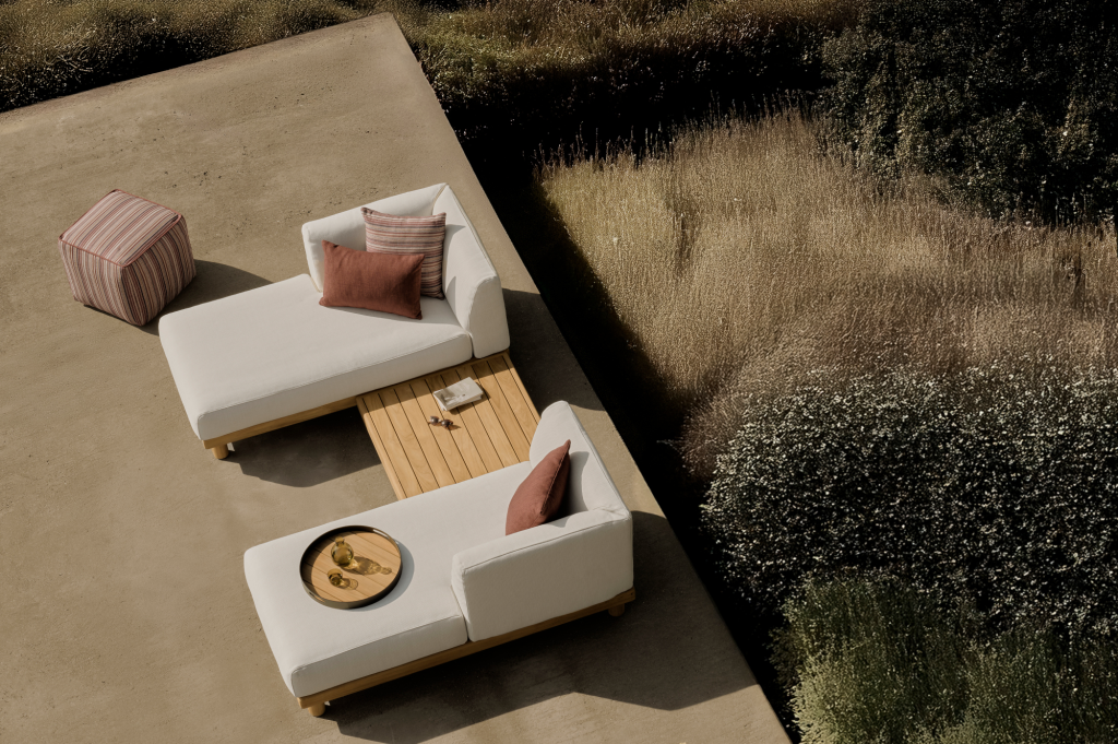 0.Ethnicraft_Outdoor2026_Monocle modular sofa day bed White_Zahara pouf Terra Stripe