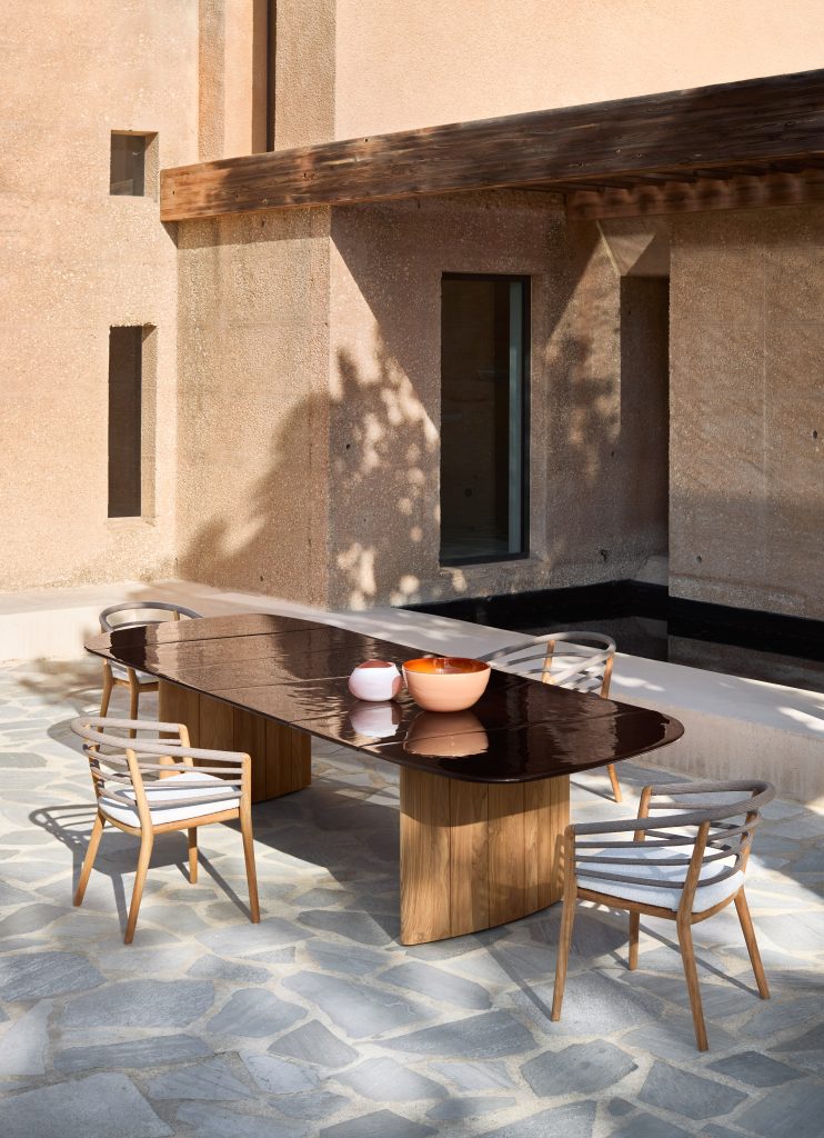 Royal Botania_REGALIZ DINING TABLE - ARCHY DINING CHAIRS (2)